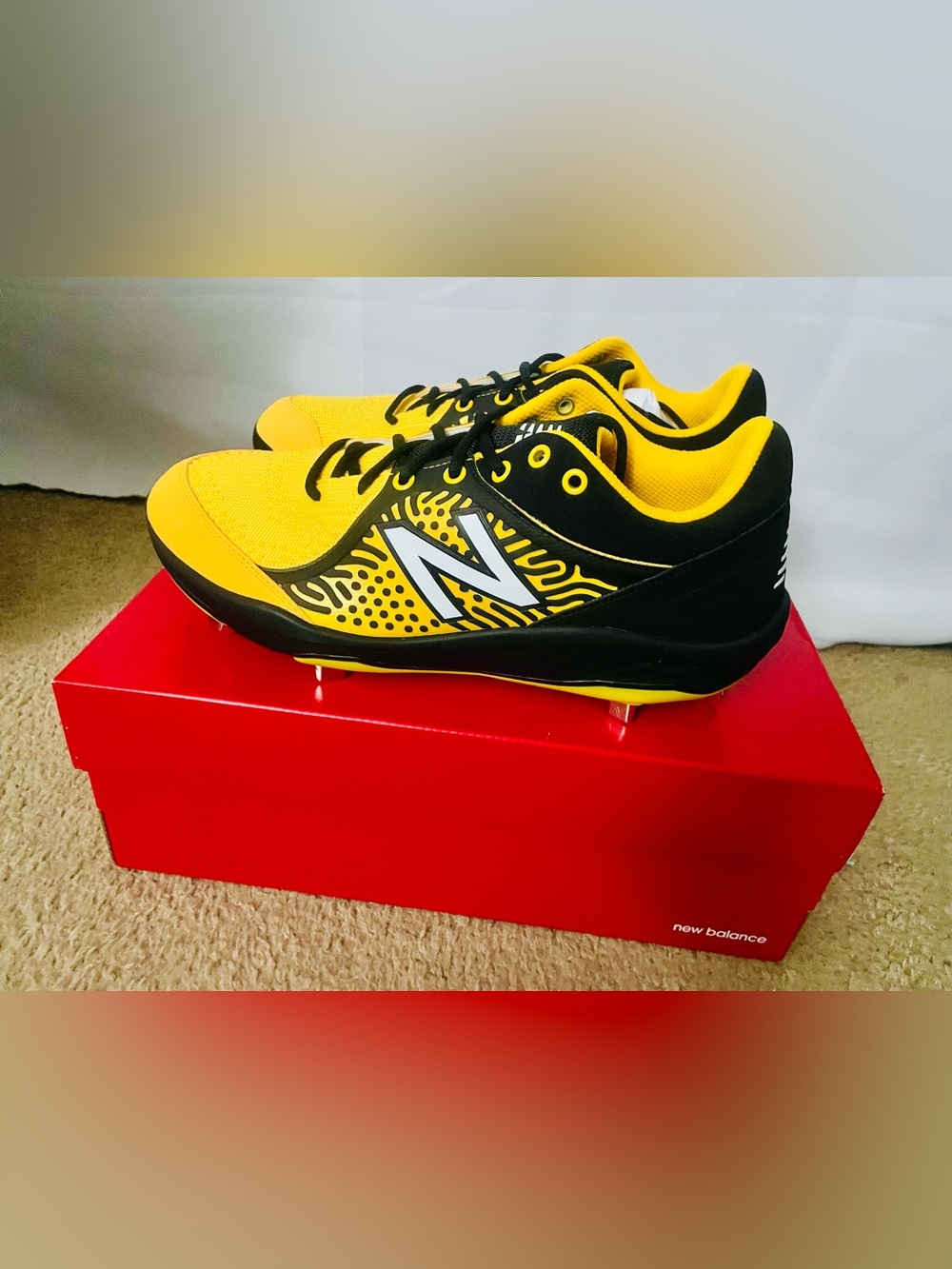 New Balance Men’s Yellow and Black Metal baseball cleats size 12.5 new in box